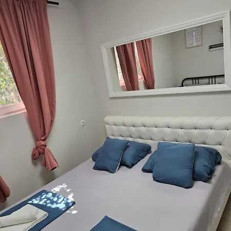 Amelie & Sea - Ground Floor Penthouse With 2 Terraces, Views, Sleeps 9