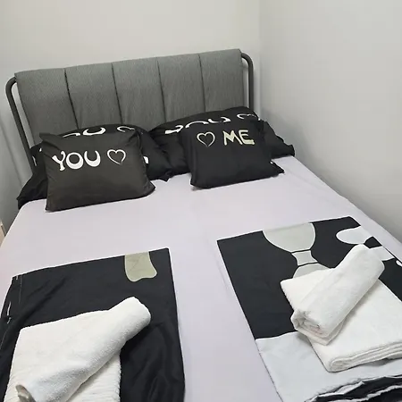 Marina I Garden Escape Apartment, 2 Terraces, 2 Bathrooms Vir