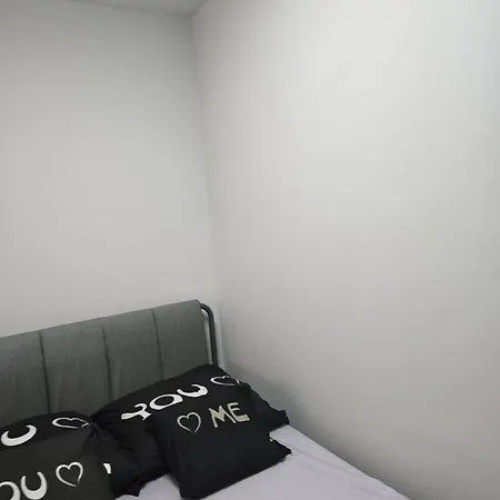 Marine Penthouse Ground Floor * Vir