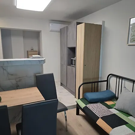 Marina I Garden Escape Apartment, 2 Terraces, 2 Bathrooms Vir