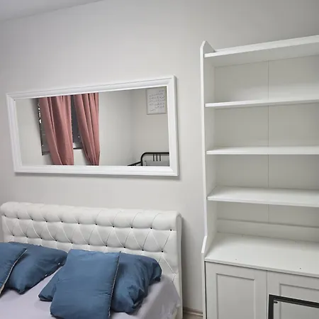 Marina I Garden Escape Apartment, 2 Terraces, 2 Bathrooms Διαμέρισμα Vir