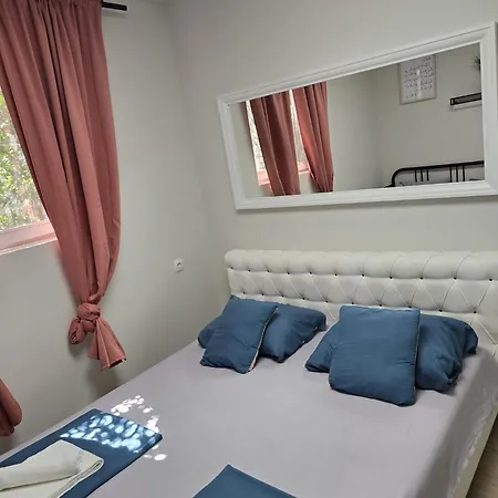 Paloma Bianca - Ground Floor Retreat With 2 Terraces, Views, Sleeps 9