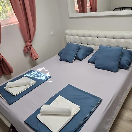 Apartment Paloma Bianca - Ground Floor Retreat With 2 Terraces, Views, Sleeps 9 *